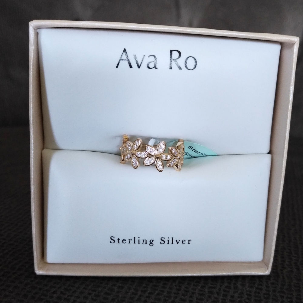 ✨️HP 2X✨️ Ava Ro🚣 Connecting Gold💛 Flowers🌼 Ring💍 - Picture 2 of 16